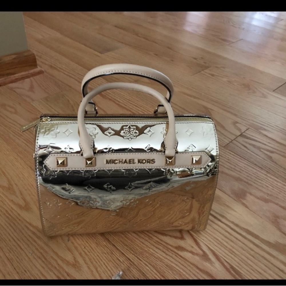 MICHAEL KORS KARA LG DUFFLE SATCHEL PALE GOLD NWT. Measures approximately 10x6.